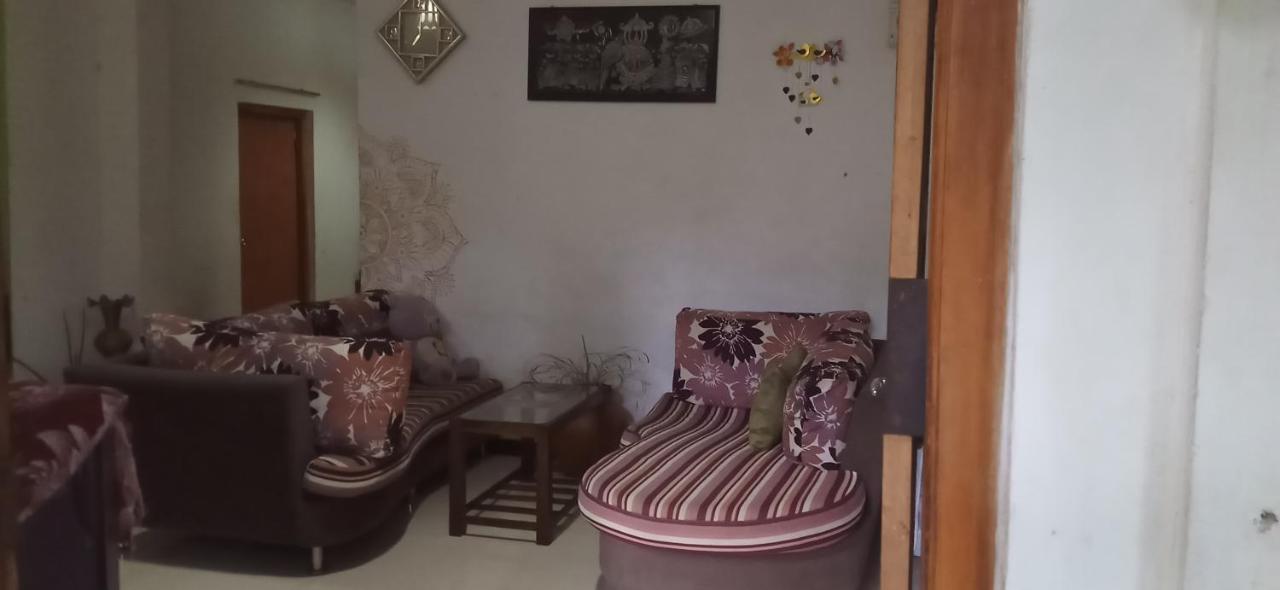 Osheen Family Guest House Полоннарува Екстер'єр фото