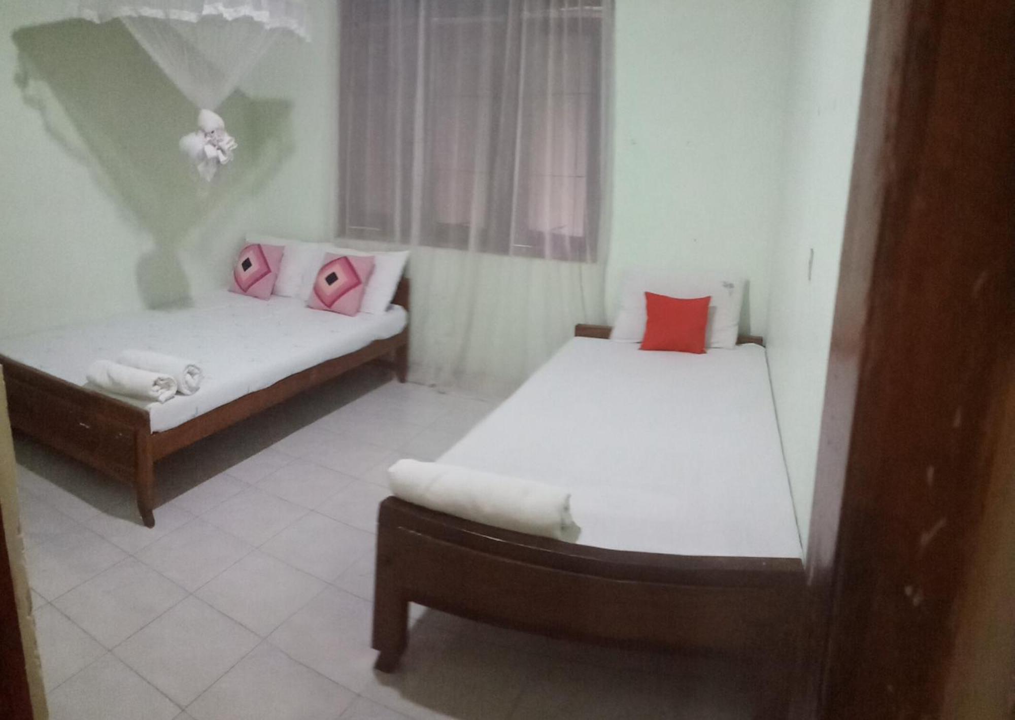 Osheen Family Guest House Полоннарува Екстер'єр фото