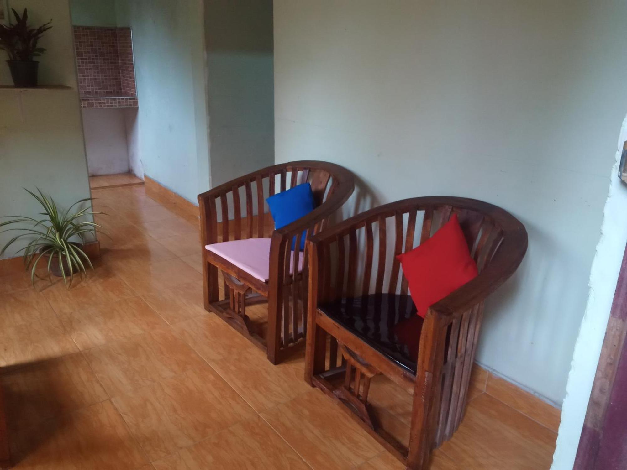 Osheen Family Guest House Полоннарува Екстер'єр фото