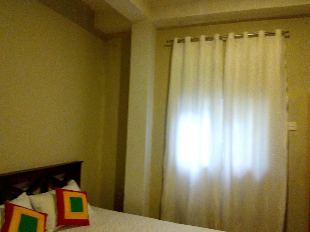 Osheen Family Guest House Полоннарува Екстер'єр фото