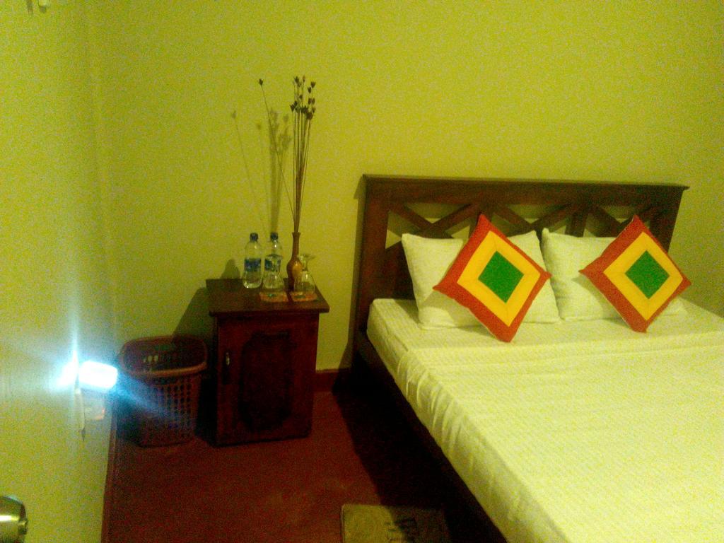 Osheen Family Guest House Полоннарува Екстер'єр фото
