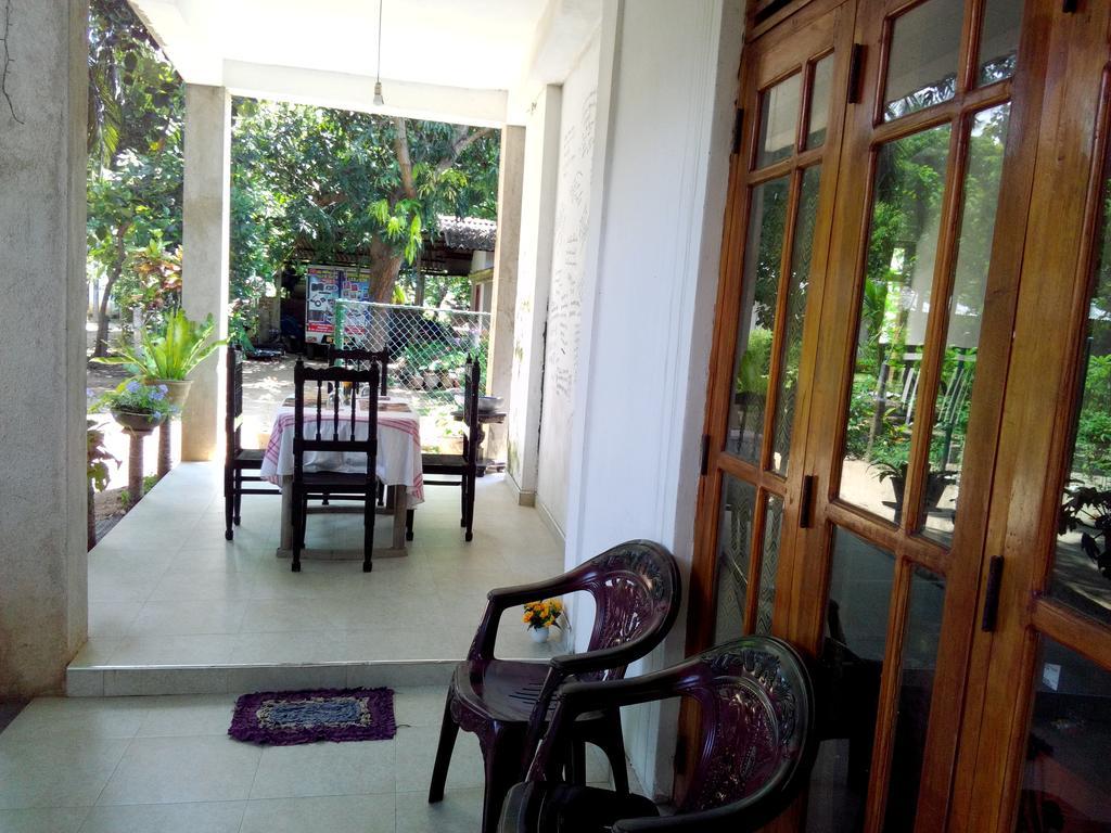 Osheen Family Guest House Полоннарува Екстер'єр фото