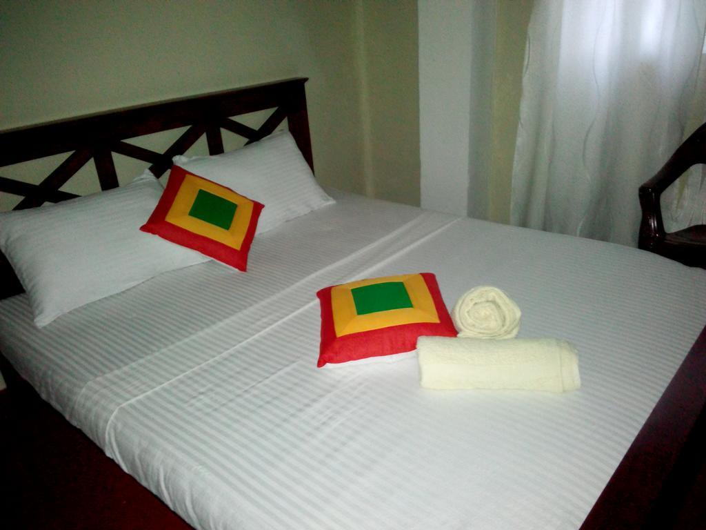 Osheen Family Guest House Полоннарува Екстер'єр фото