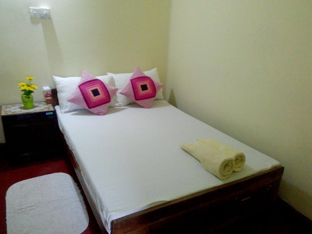 Osheen Family Guest House Полоннарува Екстер'єр фото